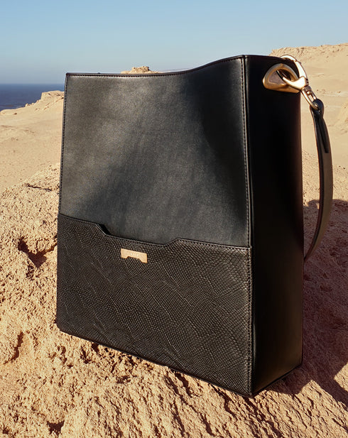 Sac Bucket en Cuir Vegan Jenah St. - Grand Modèle - Noir détail imprimé