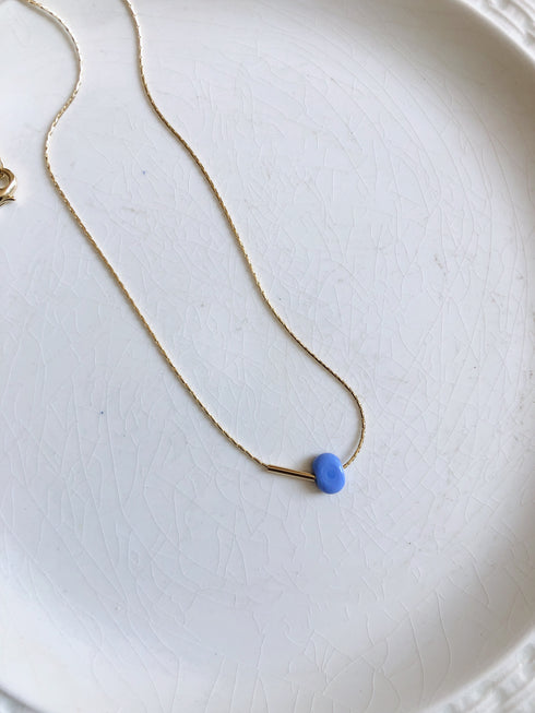 Collier Bim doré et verre opaque bleu