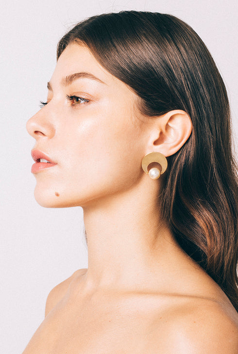 Boucles d'oreilles Novak dorées et perle nacrée